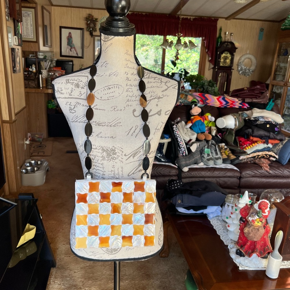 Vintage Mad Bags sea shell 🐚 and mother of pearl sewn squares shoulder purse.